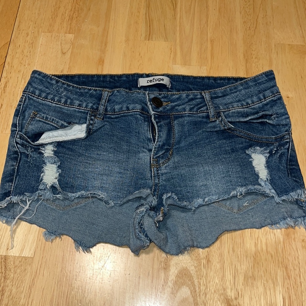 Size 8 light washed jean shorts